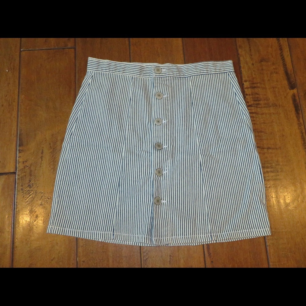 CUTE SEERSUCKER SKIRT!